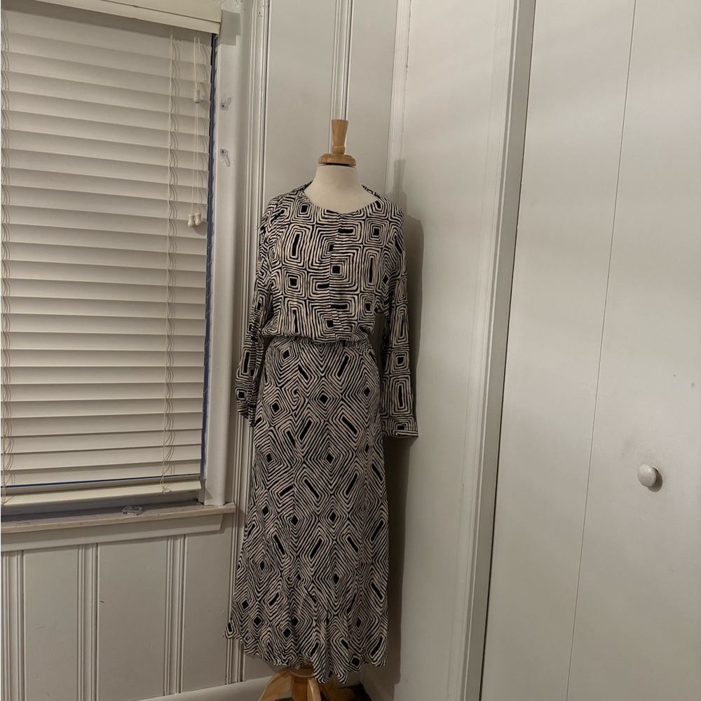 Geometric Patterned cream Top and skirt set